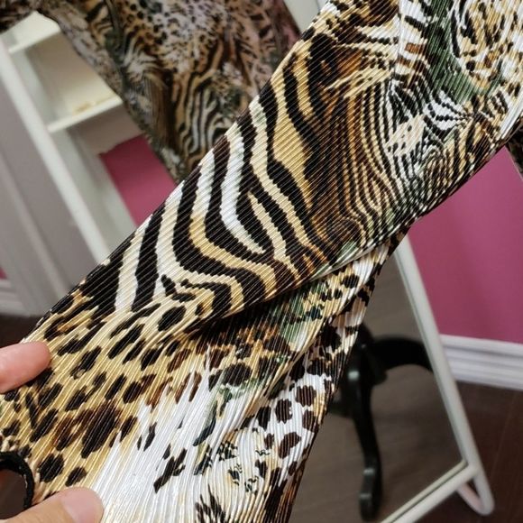 NWOT💕💕 Carrol Reed Ribbed Animal Print Blouse Top - Picture 7 of 11